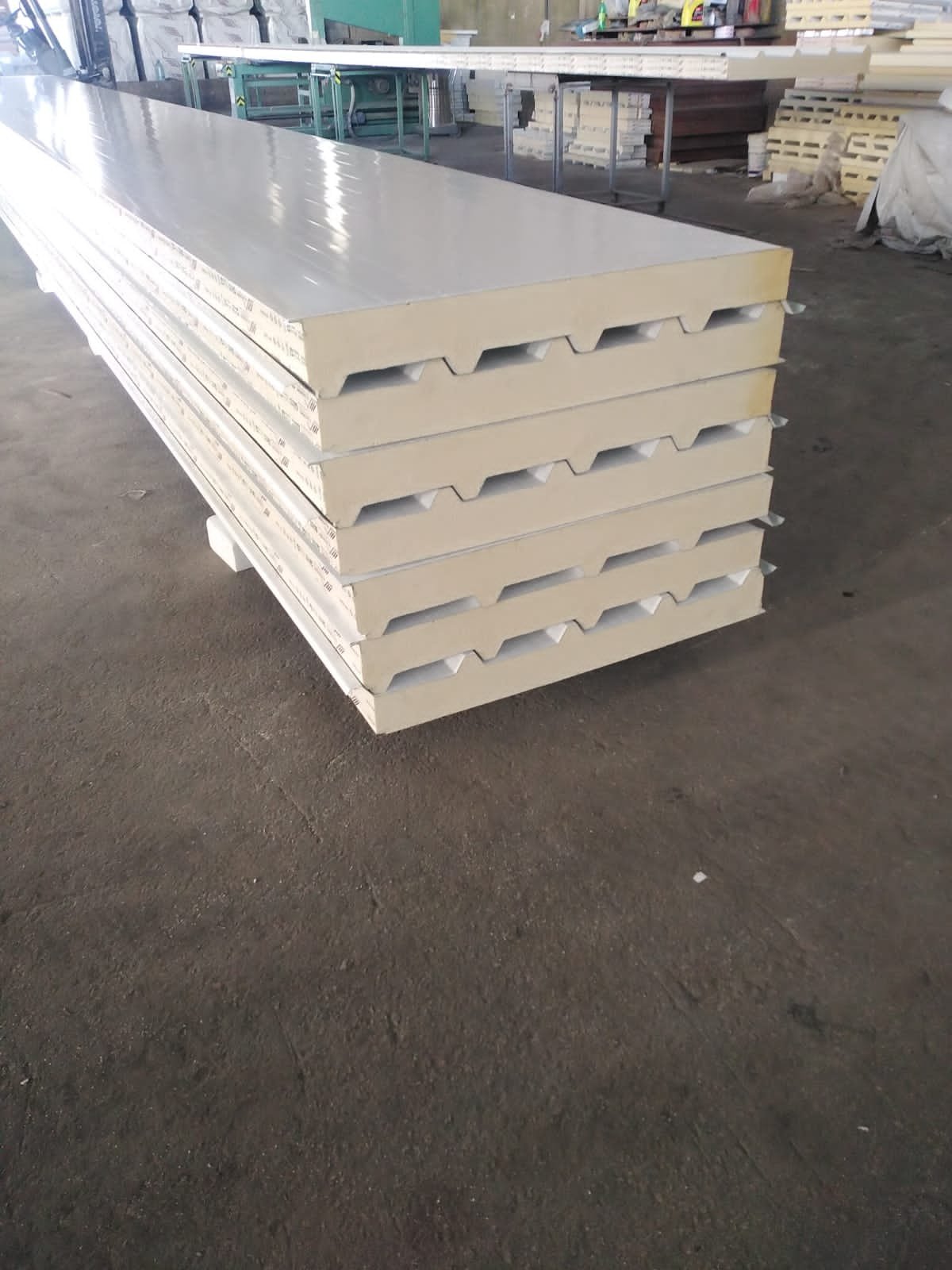 توريد وتركيب ألواح الساندويتش بانل وأسقف في الرياض 